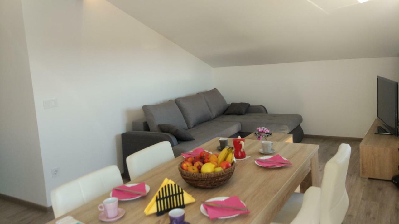 Apartments Angeline 罗维尼村 外观 照片